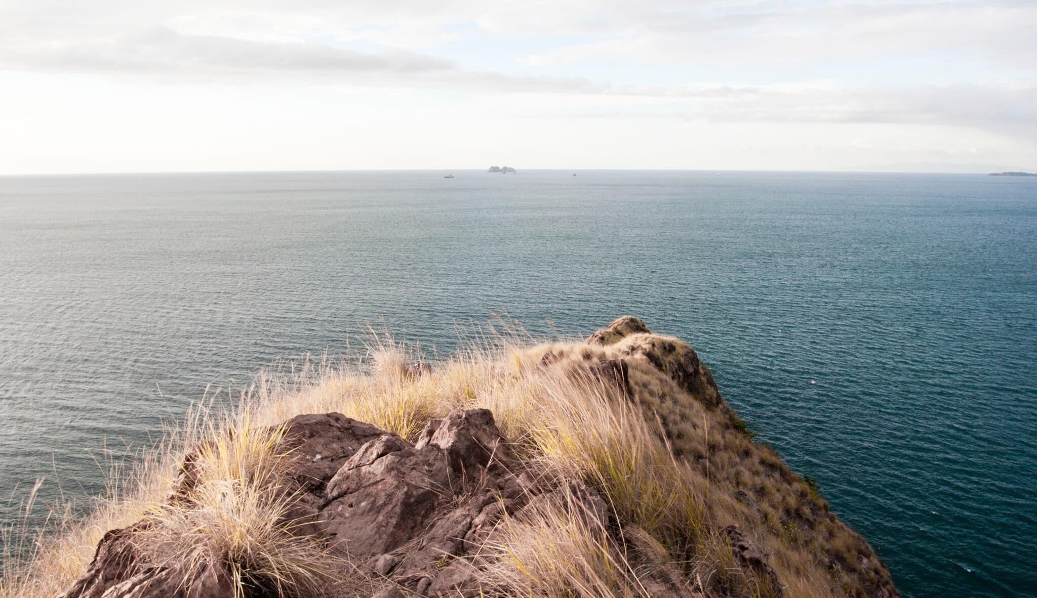 beach nearby, white sand, 2 beach bars