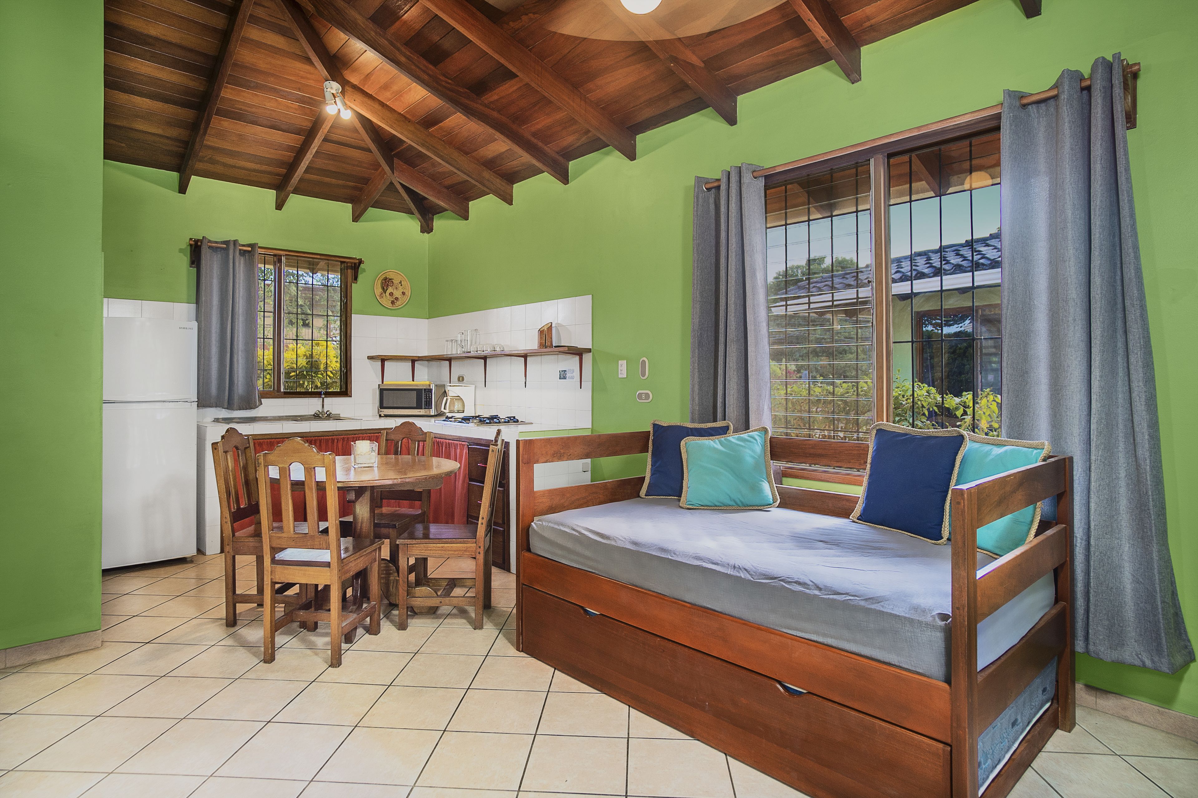 classic villa, 2 bedrooms, kitchenette, garden view | private kitchen
