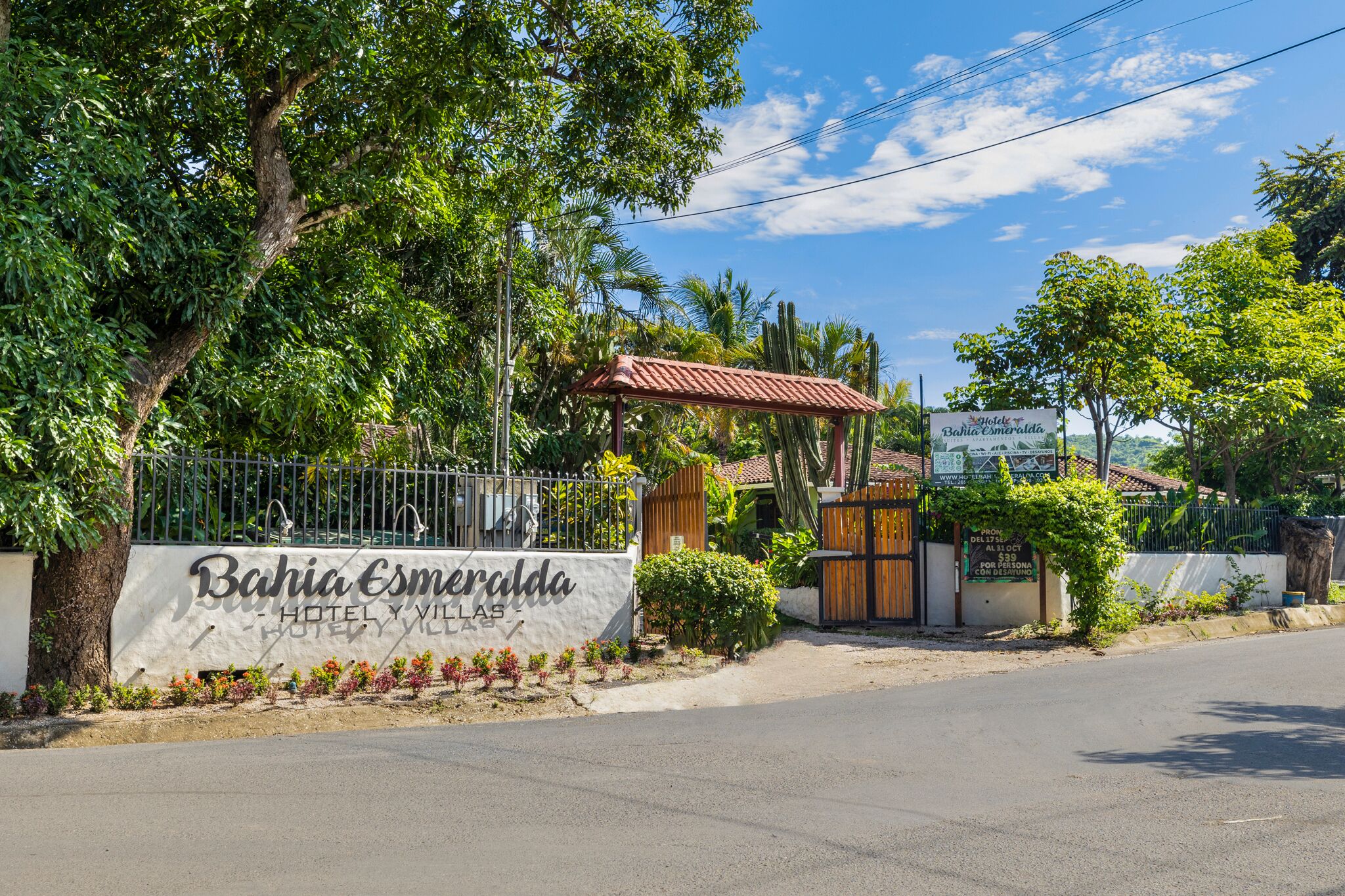A hotel entrance with a sign reading "Bahia Esmeralda Hotel y Villas".
