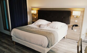 Roupas de cama premium, escrivaninha, Wi-Fi de cortesia
