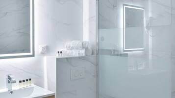 Superior Room | Bathroom