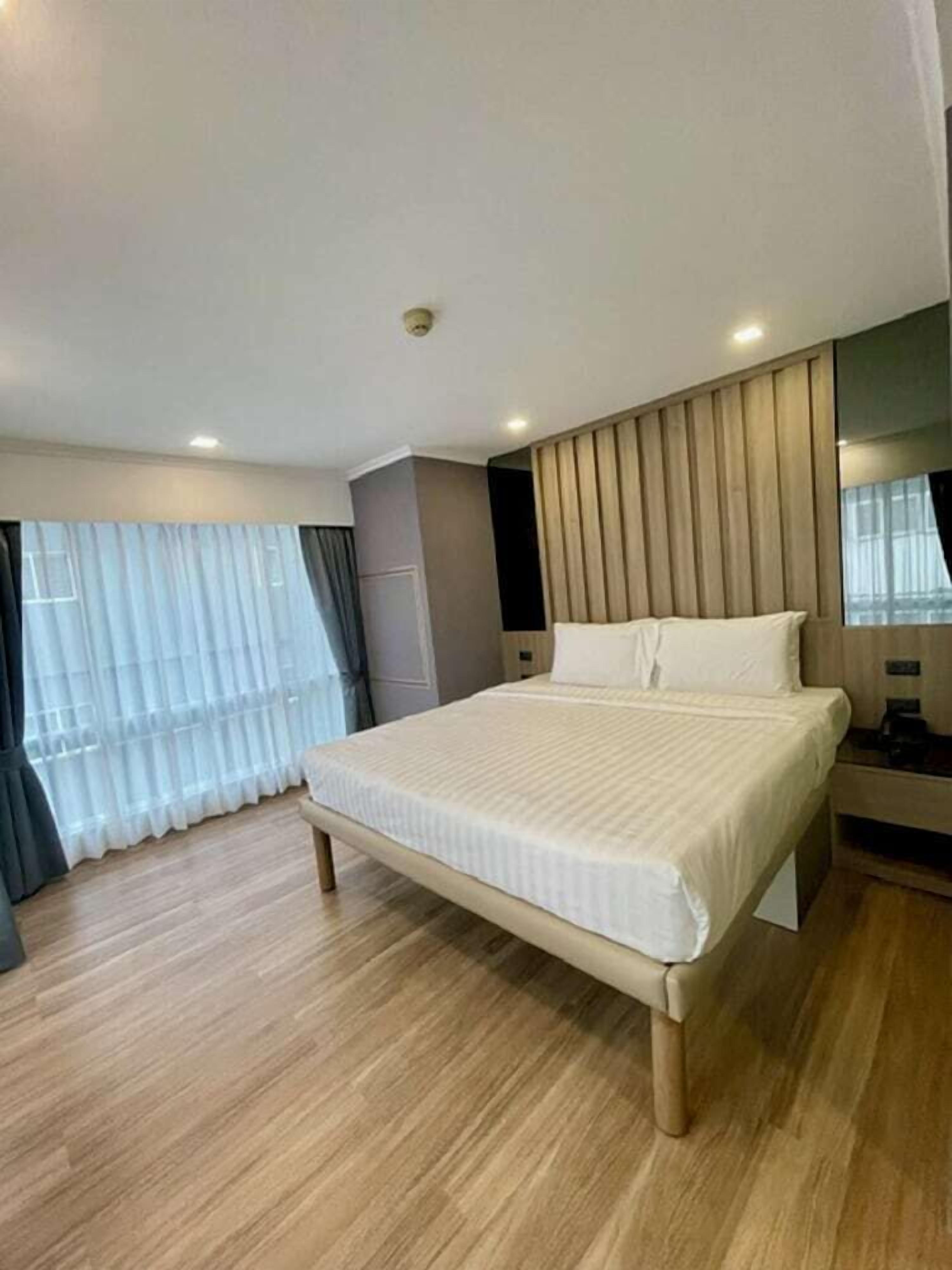 Minibar, in-room safe, desk, soundproofing