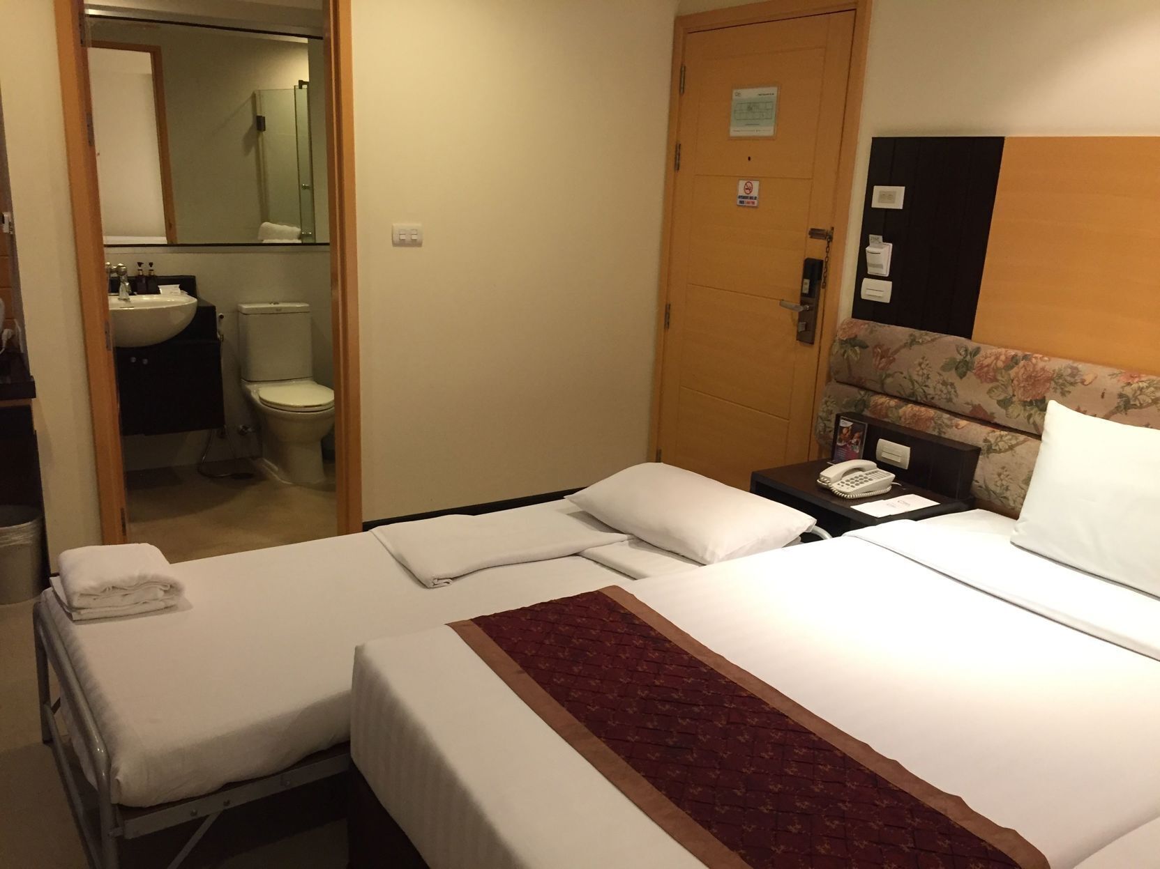 미니바, 객실 내 금고, 책상, 방음 설비