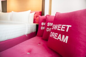 Deluxe Room | Living area