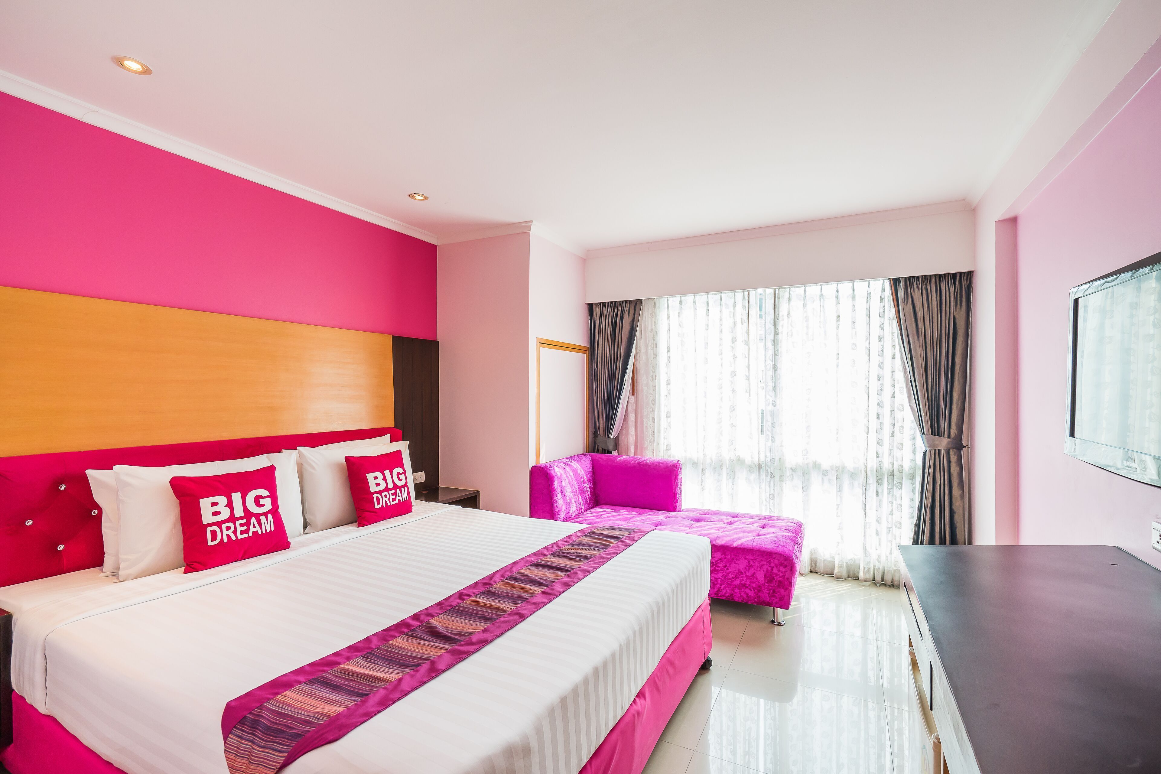 미니바, 객실 내 금고, 책상, 방음 설비