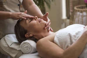 Couples treatment rooms, manicures and pedicures