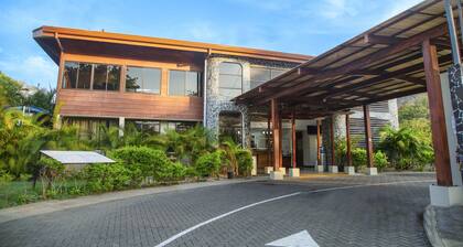 Nacazcol Hotel and Villas