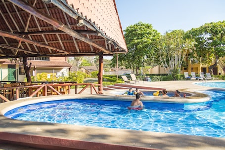 2 outdoor pools, pool umbrellas