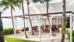 Outdoor dining - Baan Talay Resort (Koh Samui)