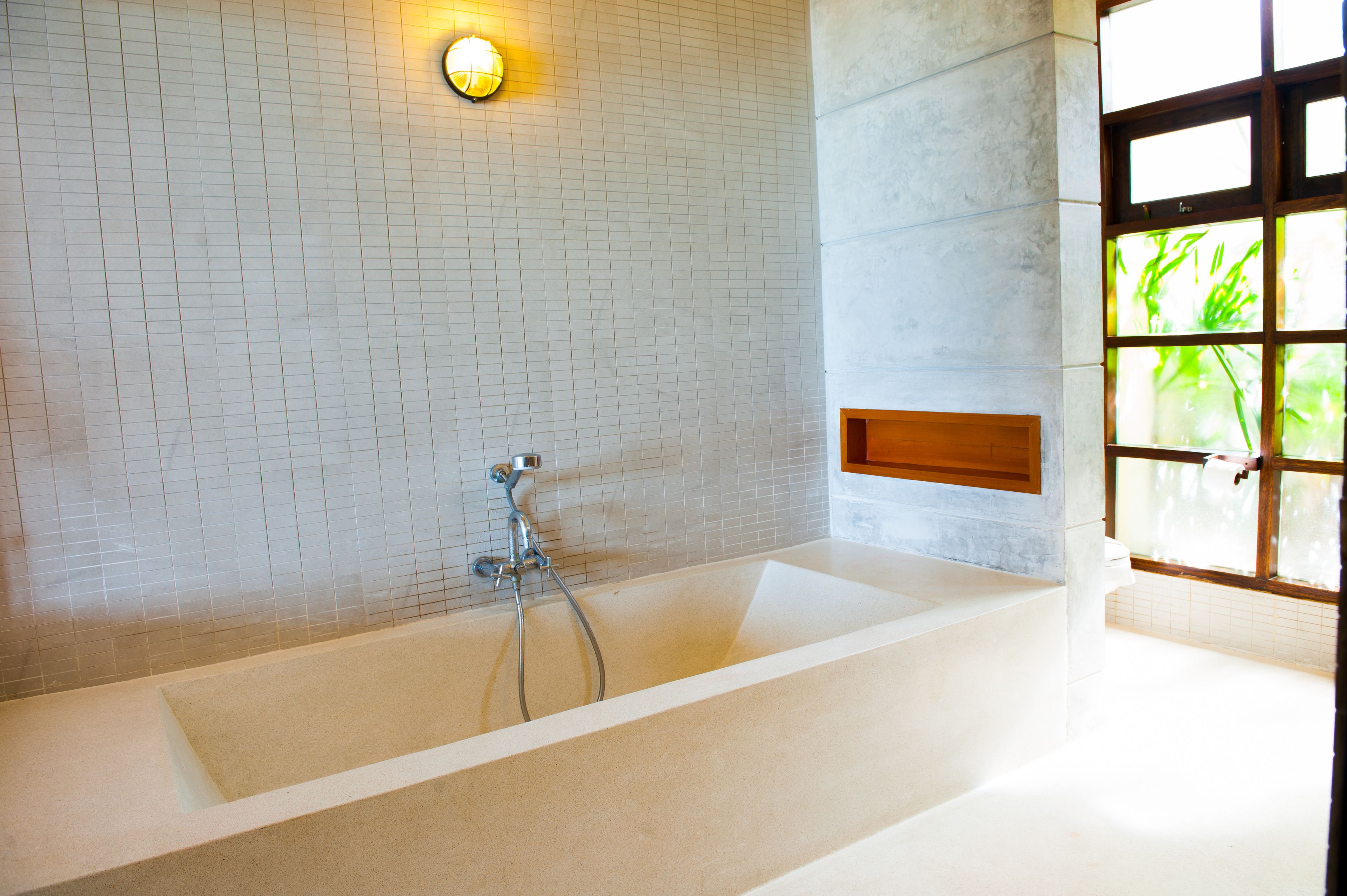 deep-soaking bathtub