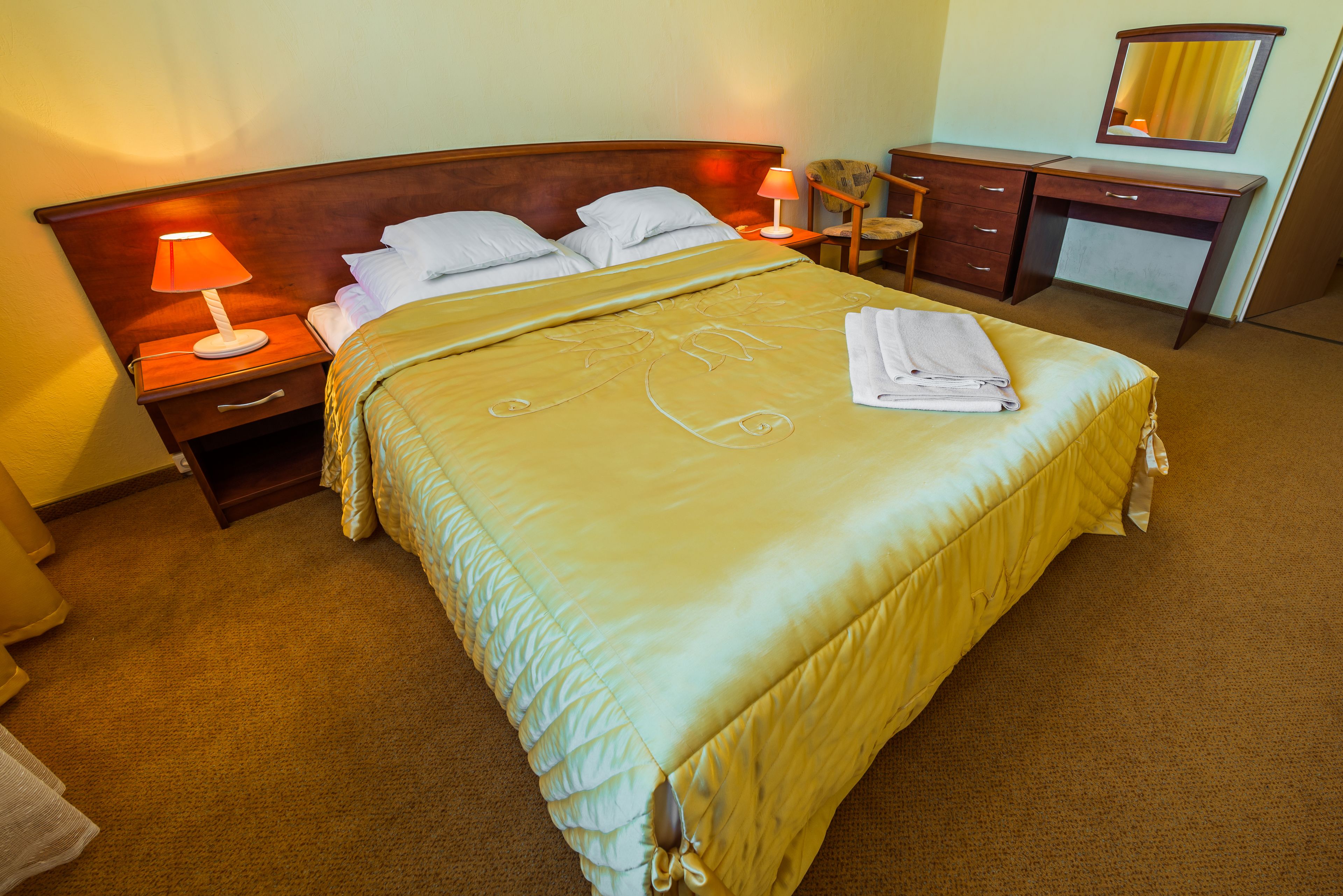 standard double or twin room | desk, blackout curtains, iron/ironing board, free wifi