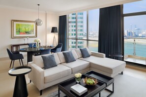 Hypo-allergenic bedding, in-room safe, desk, laptop workspace