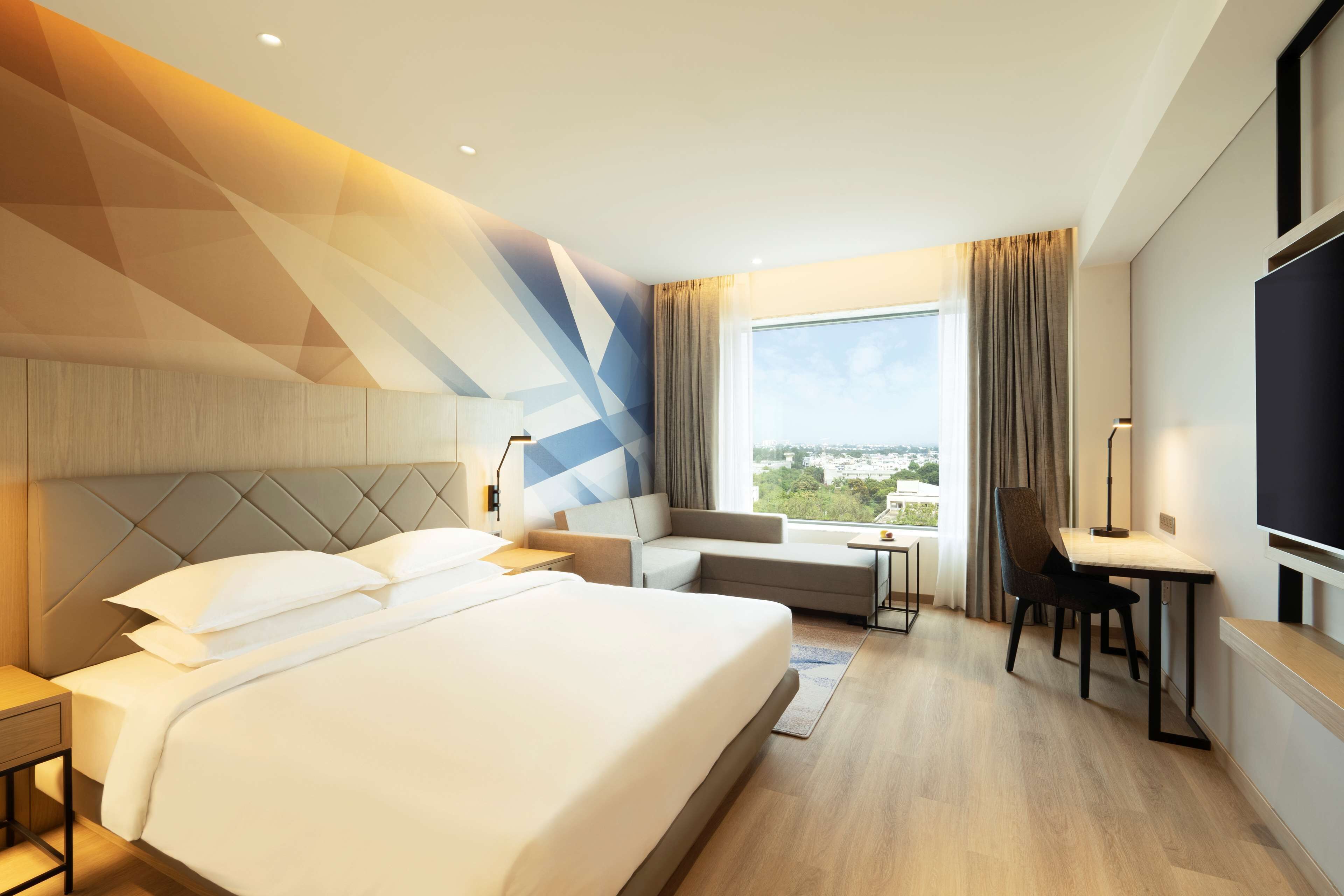 Minibar, in-room safe, desk, laptop workspace