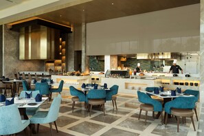 Indian cuisine, al fresco dining  - Hyatt Regency Amritsar Hotel & Spa (Amritsar)