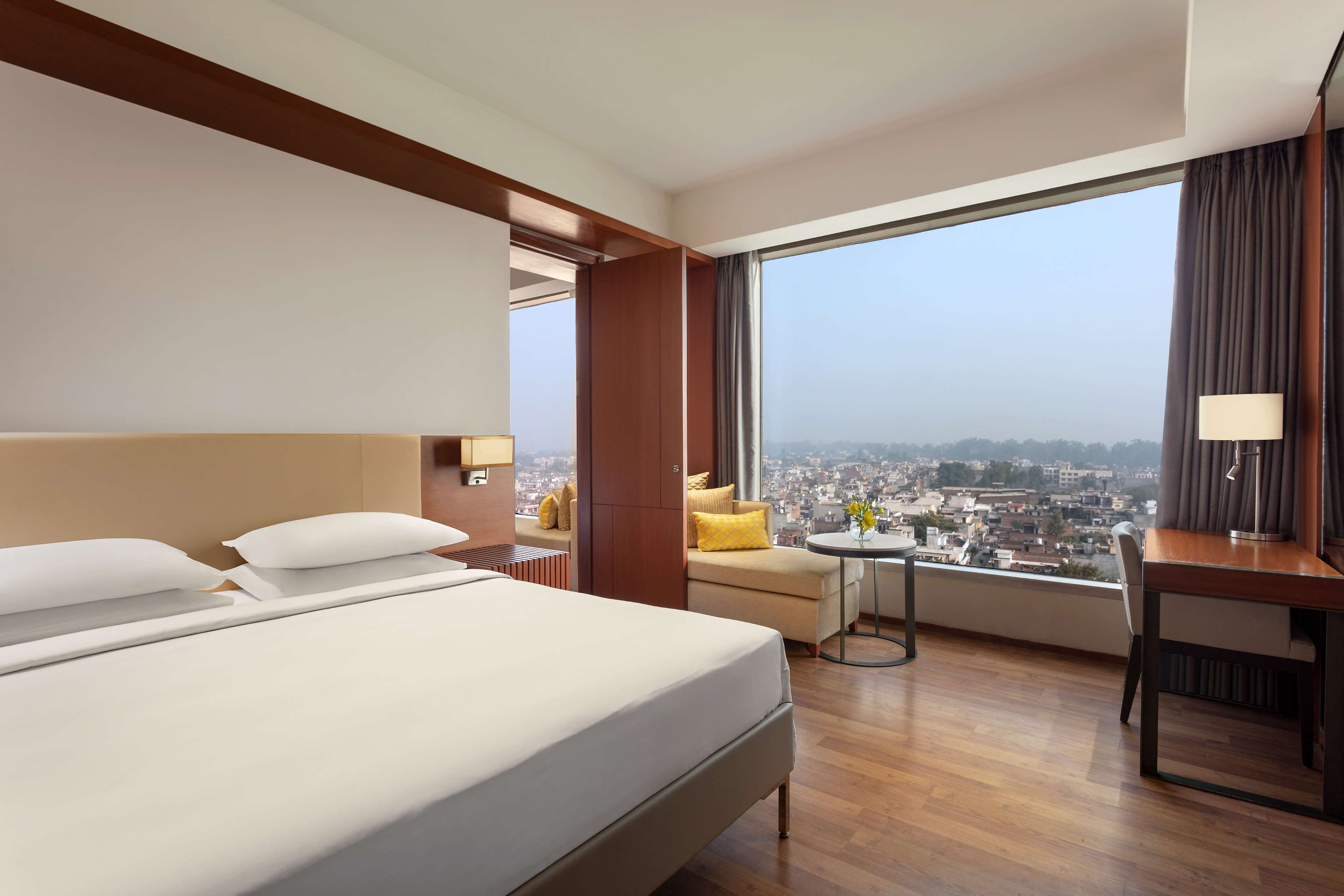 minibar, in-room safe, desk, laptop workspace