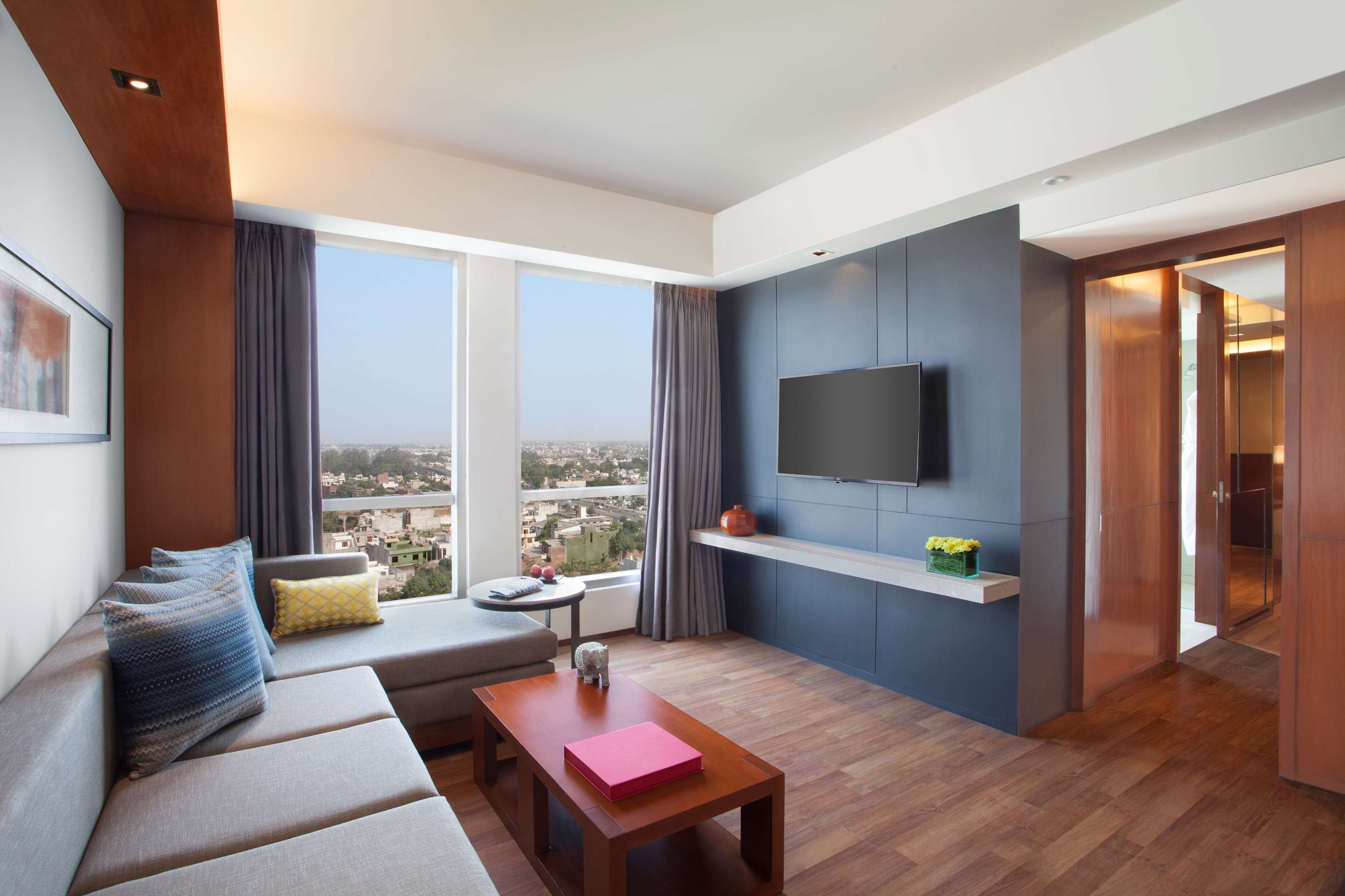 regency, suite | minibar, in-room safe, desk, laptop workspace