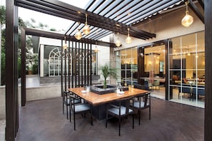 Indian cuisine, alfresco dining