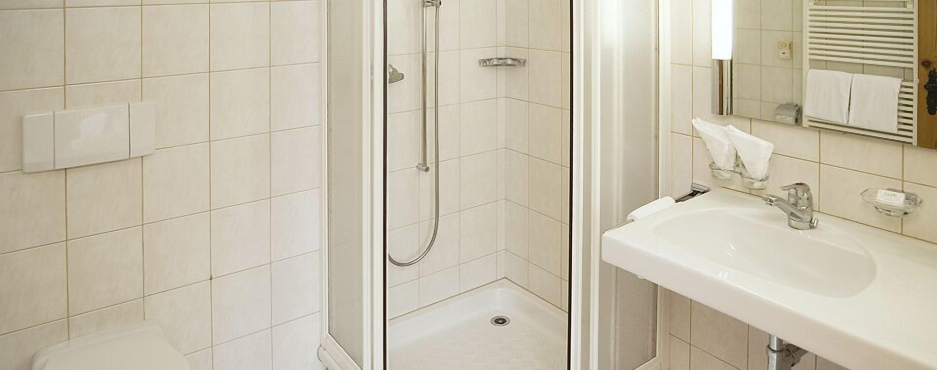 shower, free toiletries, hair dryer, towels