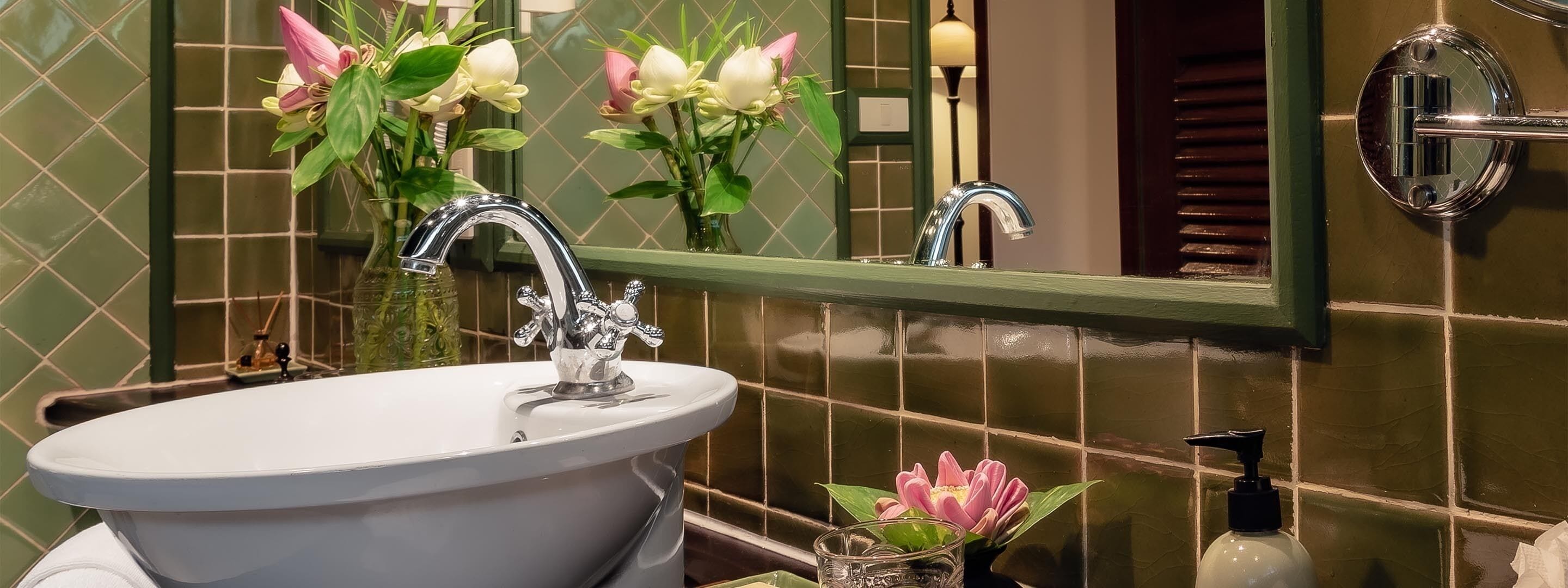 garden view double room | bathroom | shower, hair dryer, bathrobes, slippers