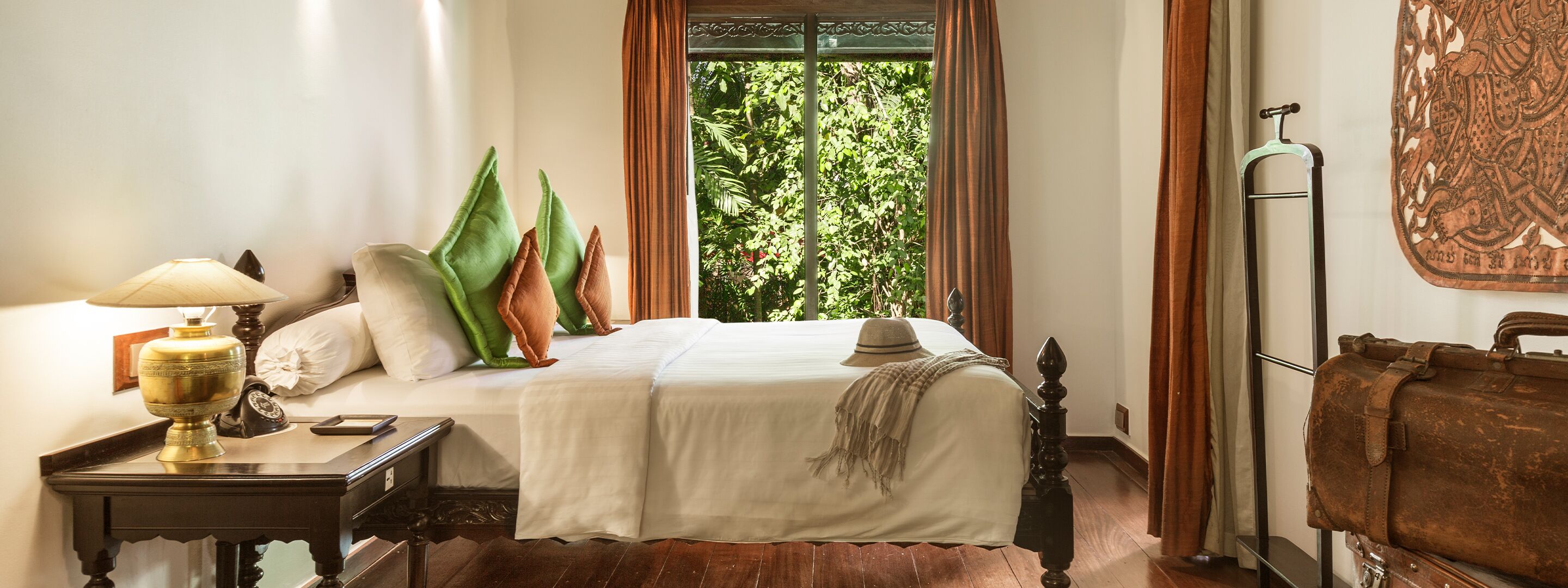 suite room | minibar, in-room safe, desk, blackout curtains