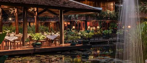 2 restaurants, breakfast served