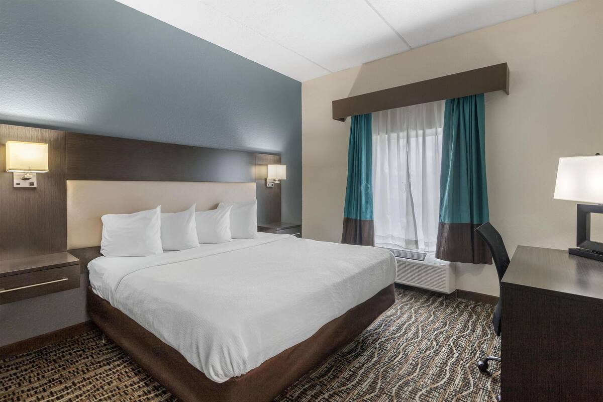 Suite, 1 King Bed, Accessible, Non Smoking (with Sofabed) | Pillowtop beds, in-room safe, desk, laptop workspace