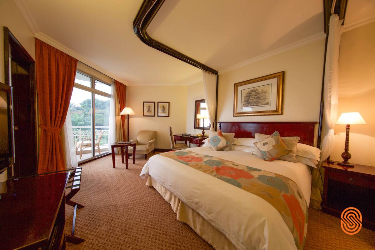 junior suite, lake view | 1 bedroom, in-room safe, free cots/infant beds, free wifi