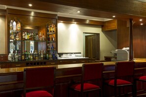 Bar (on property) - Arusha Serena Hotel (Arusha)