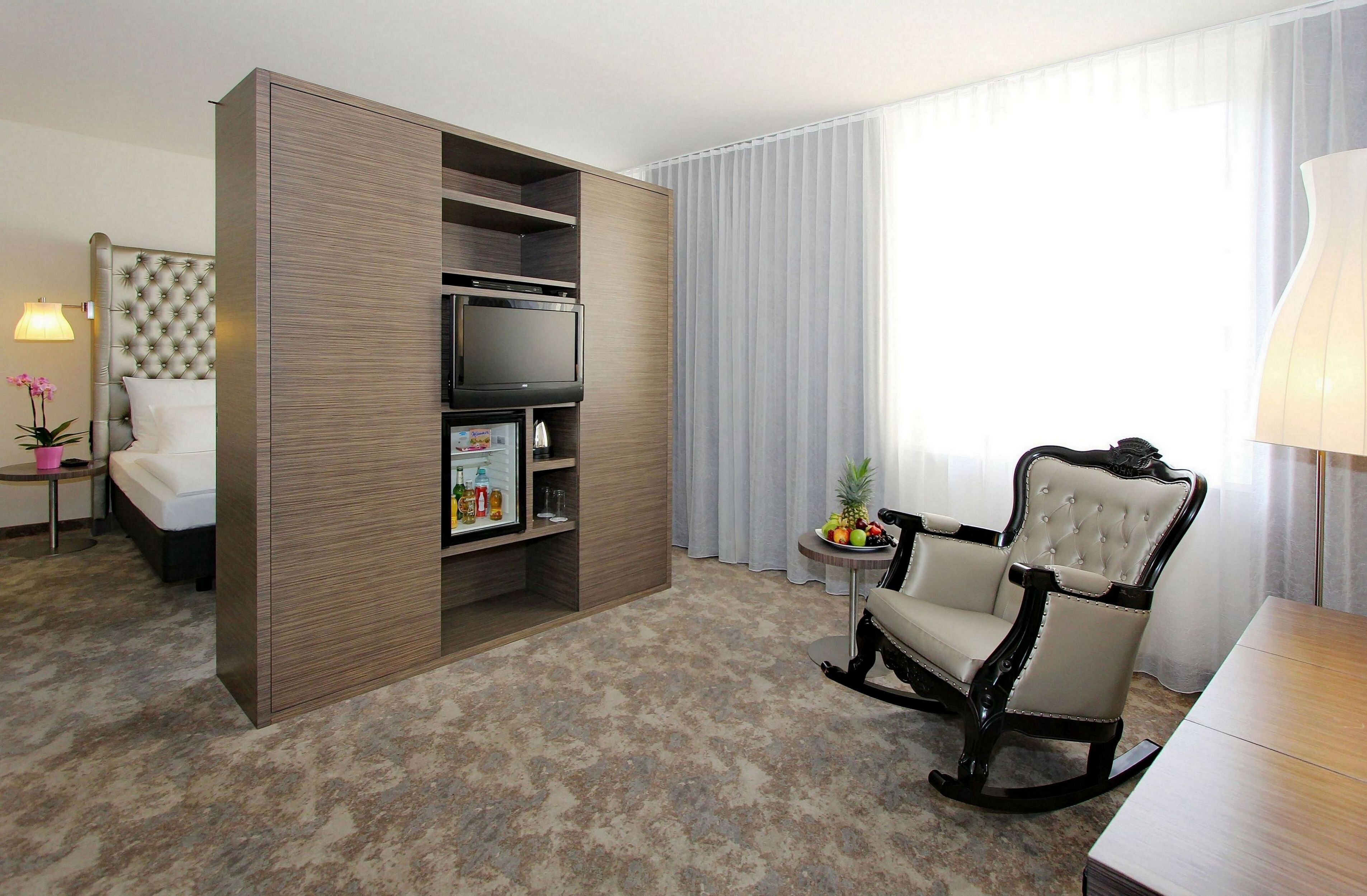 1 bedroom, hypo-allergenic bedding, pillow-top beds, in-room safe