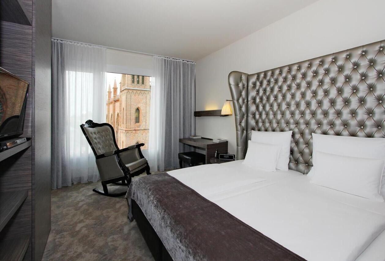 Hypo-allergenic bedding, pillowtop beds, in-room safe, desk