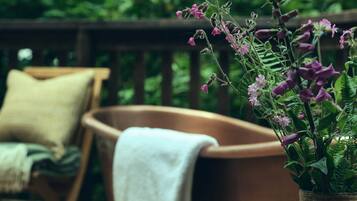 Deluxe Tree House | Terrace/patio
