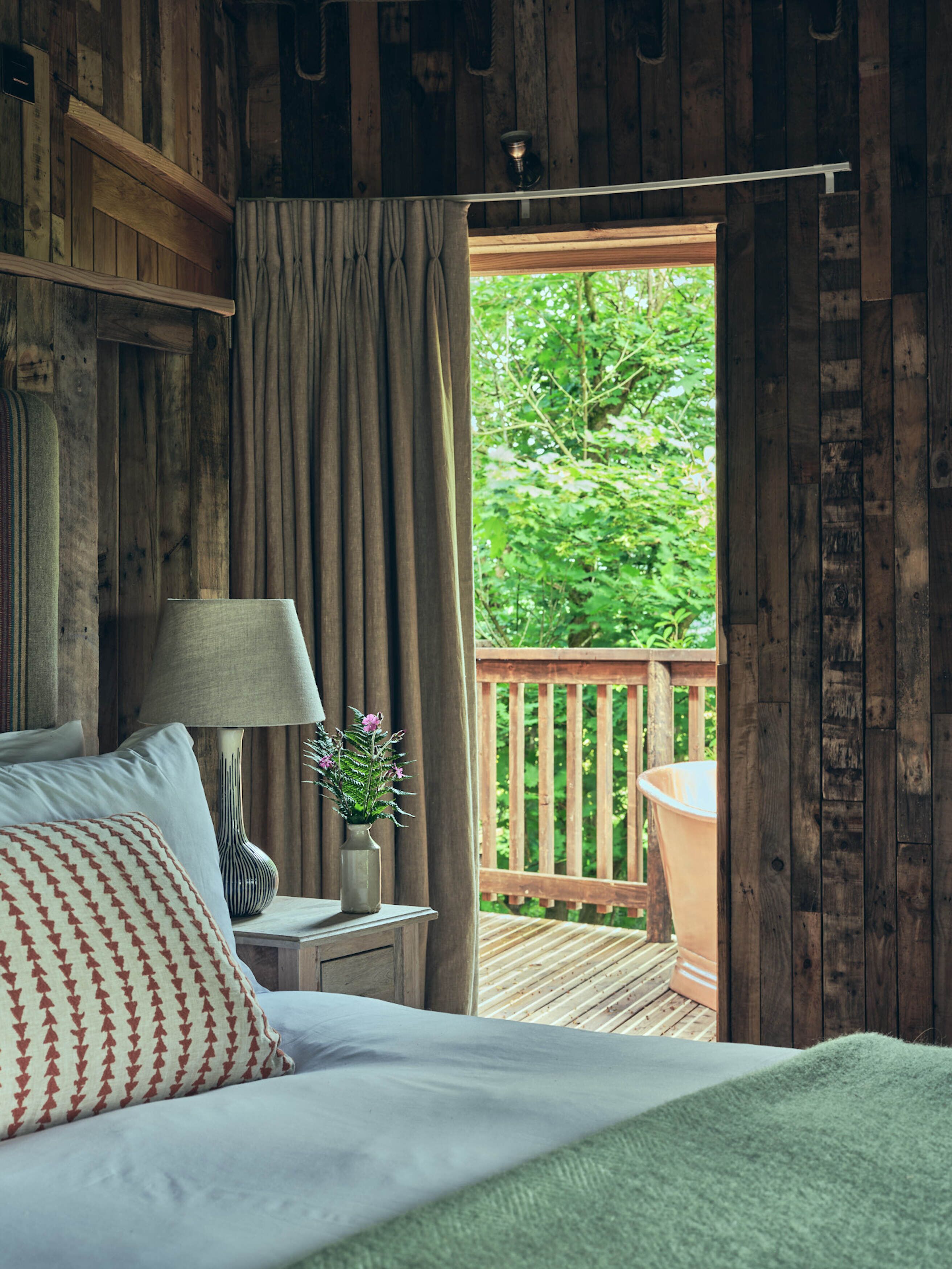 Nhà trên cây Deluxe | 1 phòng ngủ, bộ đồ giường cao cấp, két bảo mật tại phòng 