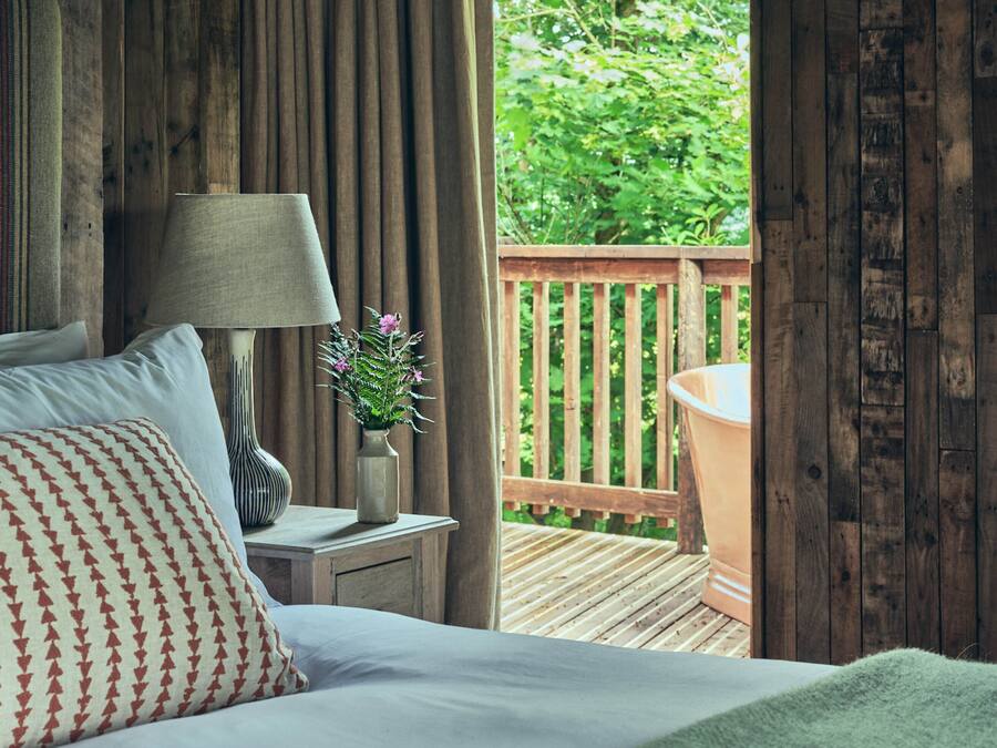 Casa de árbol Deluxe | 1 habitación y ropa de cama de alta calidad