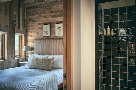 Superior Cabin | 1 bedroom, premium bedding, in-room safe, individually furnished
