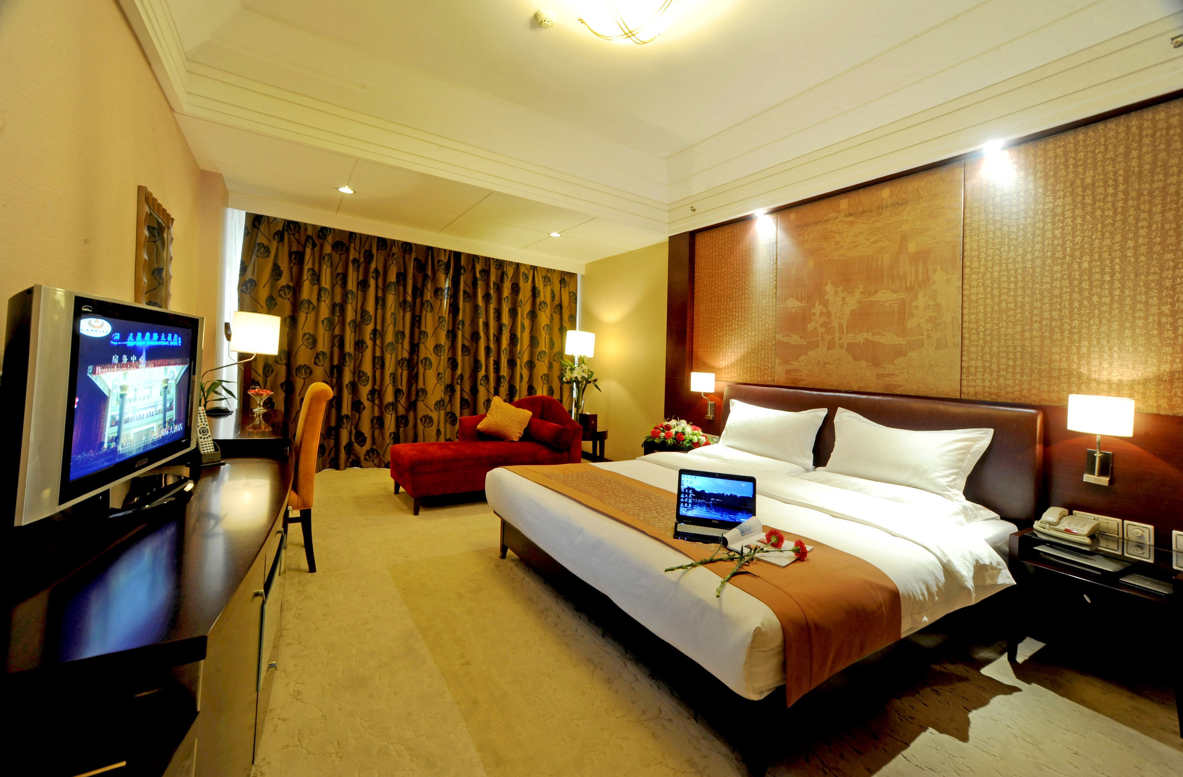 In-room safe, iron/ironing board, free WiFi, alarm clocks