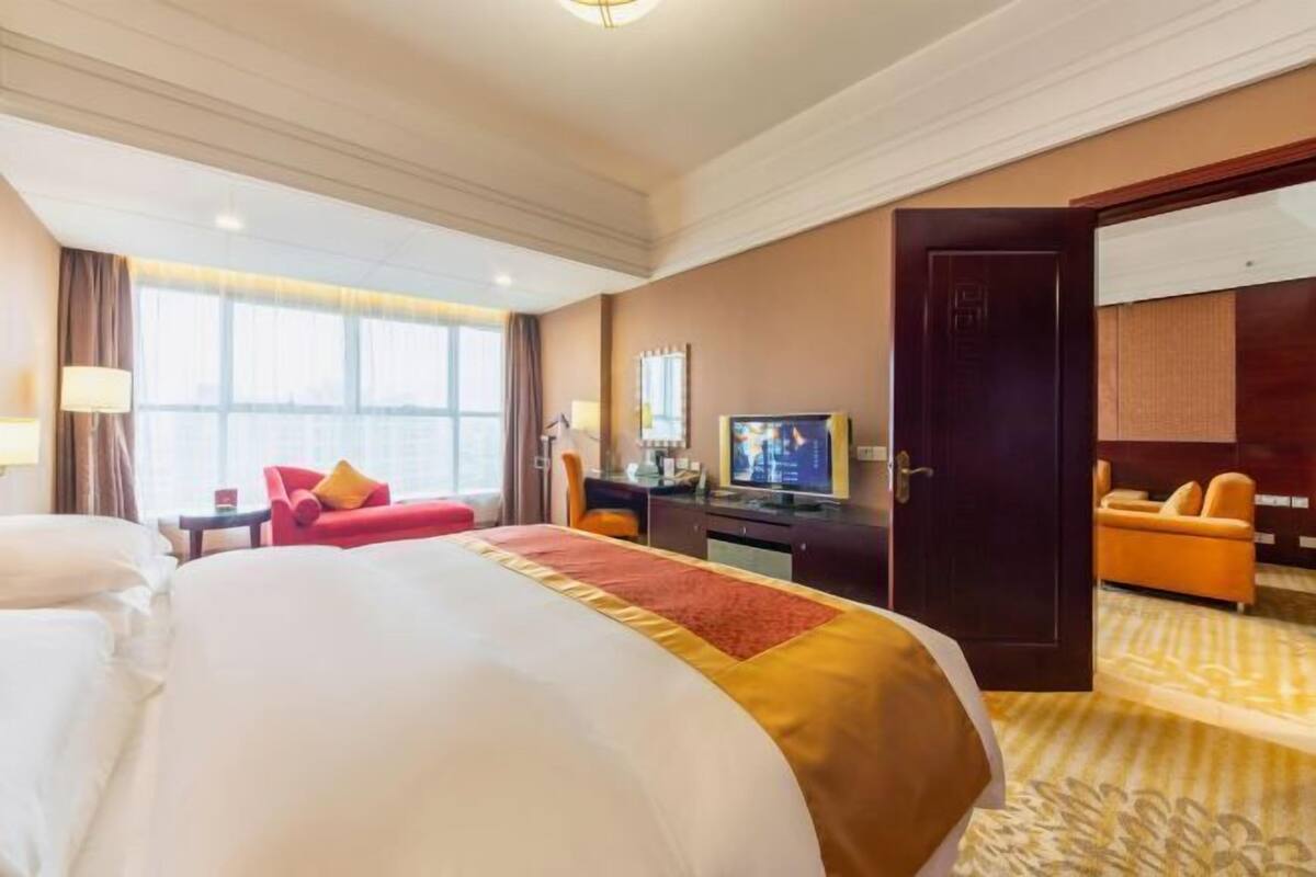 In-room safe, iron/ironing board, free WiFi, alarm clocks