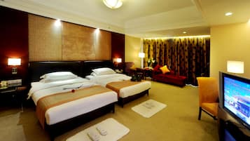 In-room safe, iron/ironing board, free WiFi, alarm clocks