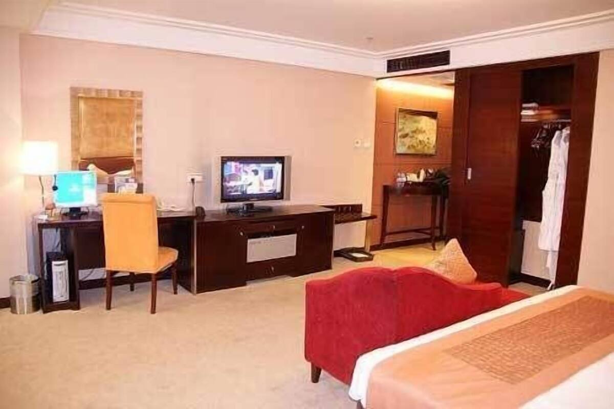 Suite Deluxe | Caja fuerte, tabla de planchar con plancha, wifi gratis y despertador