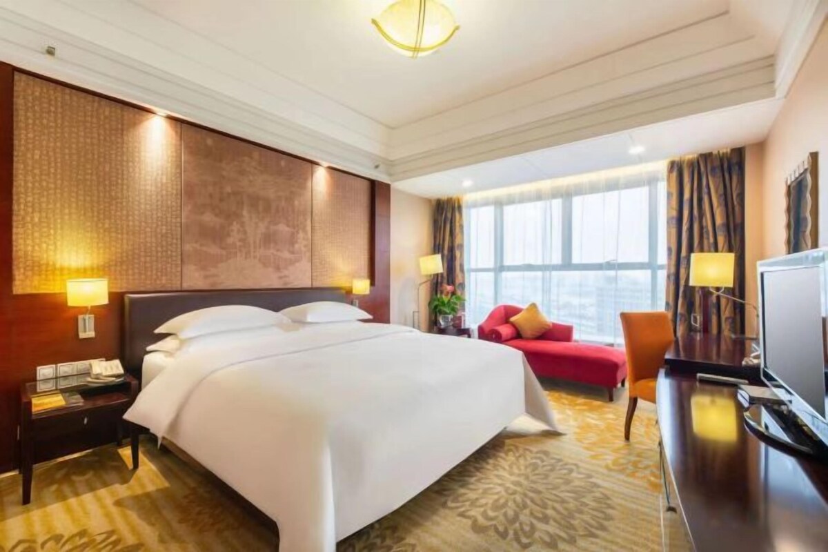 In-room safe, iron/ironing board, free WiFi, alarm clocks