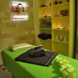 Sauna, hot tub, Turkish bath/hammam, aromatherapy, deep-tissue massages