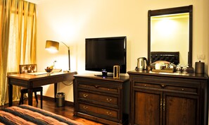 Standard Room, 1 Double Bed | Television