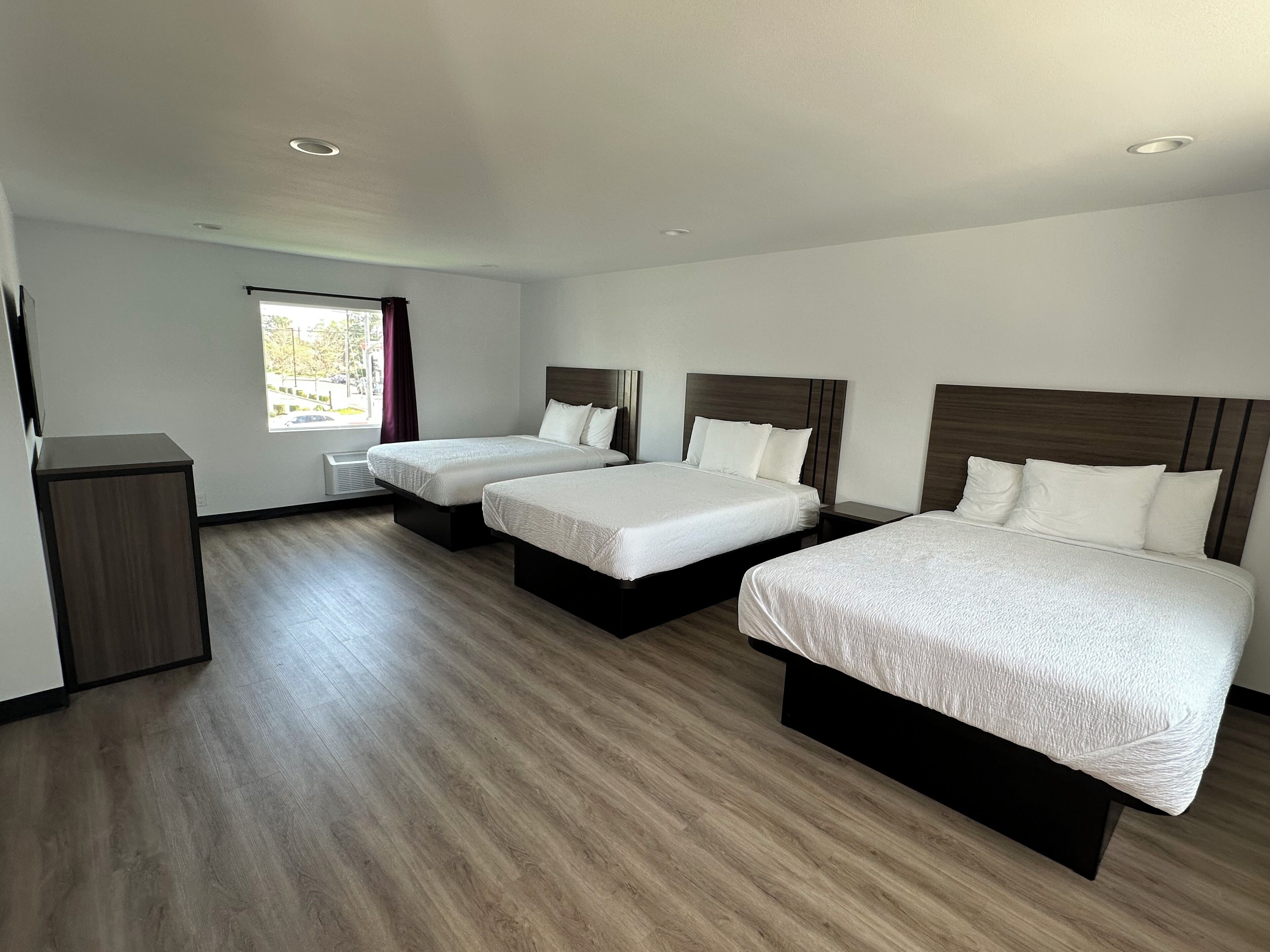 Family Triple Room, 1 Bedroom | Desk, laptop workspace, free WiFi, bed sheets