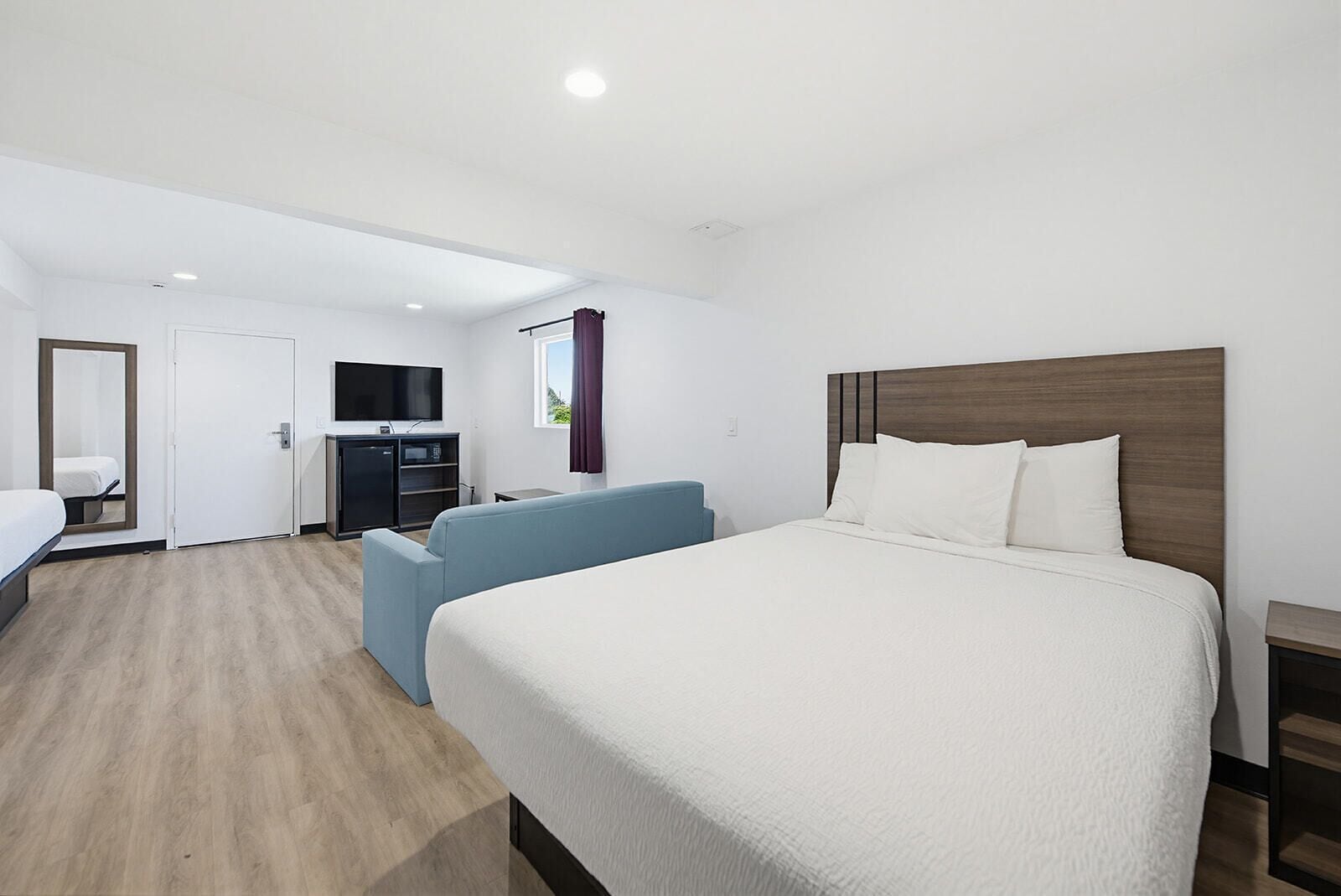 Standaard kamer, 1 kingsize bed, niet-roken | Een bureau, een laptopwerkplek, gratis wifi, een wekker