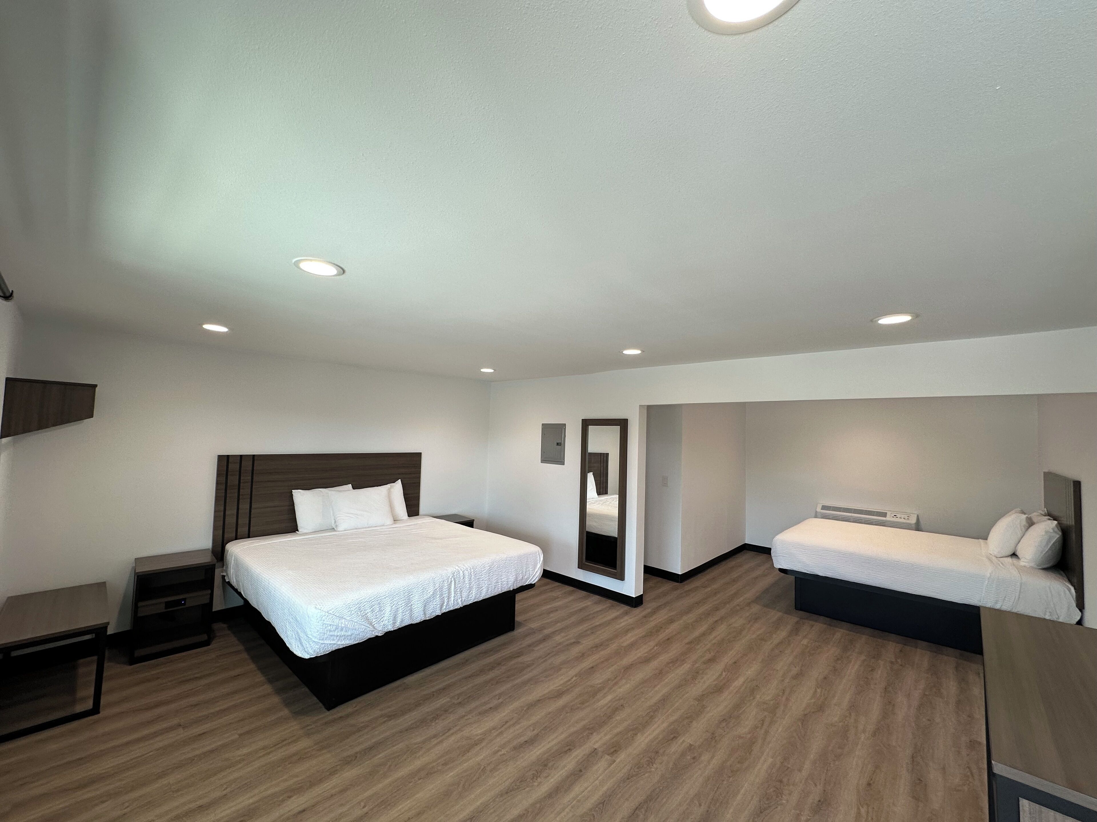 Standard Double Room, 1 Bedroom, Mobility Accessible, Non Smoking | Desk, laptop workspace, free WiFi, bed sheets