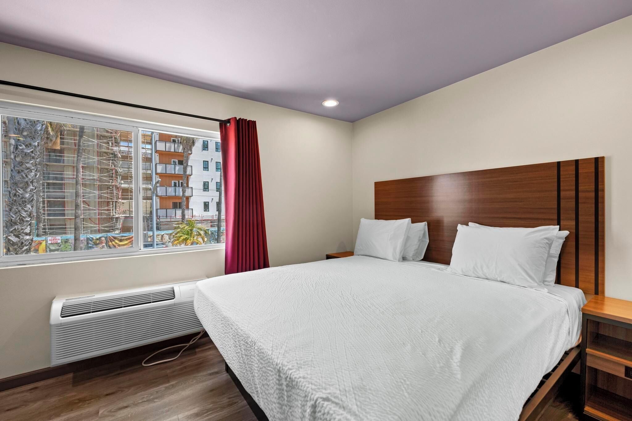 Rom – standard, 1 kingsize-seng, ikke-røyk | Lydisolert, strykejern/-brett, wi-fi (inkludert) og vekkerklokke