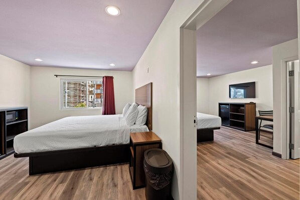 Family Double Room, 2 Bedrooms, Non Smoking | Soundproofing, iron/ironing board, free WiFi, alarm clocks