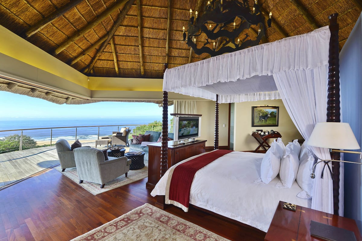 luxury suite, beach view | hypo-allergenic bedding, select comfort beds, minibar, in-room safe