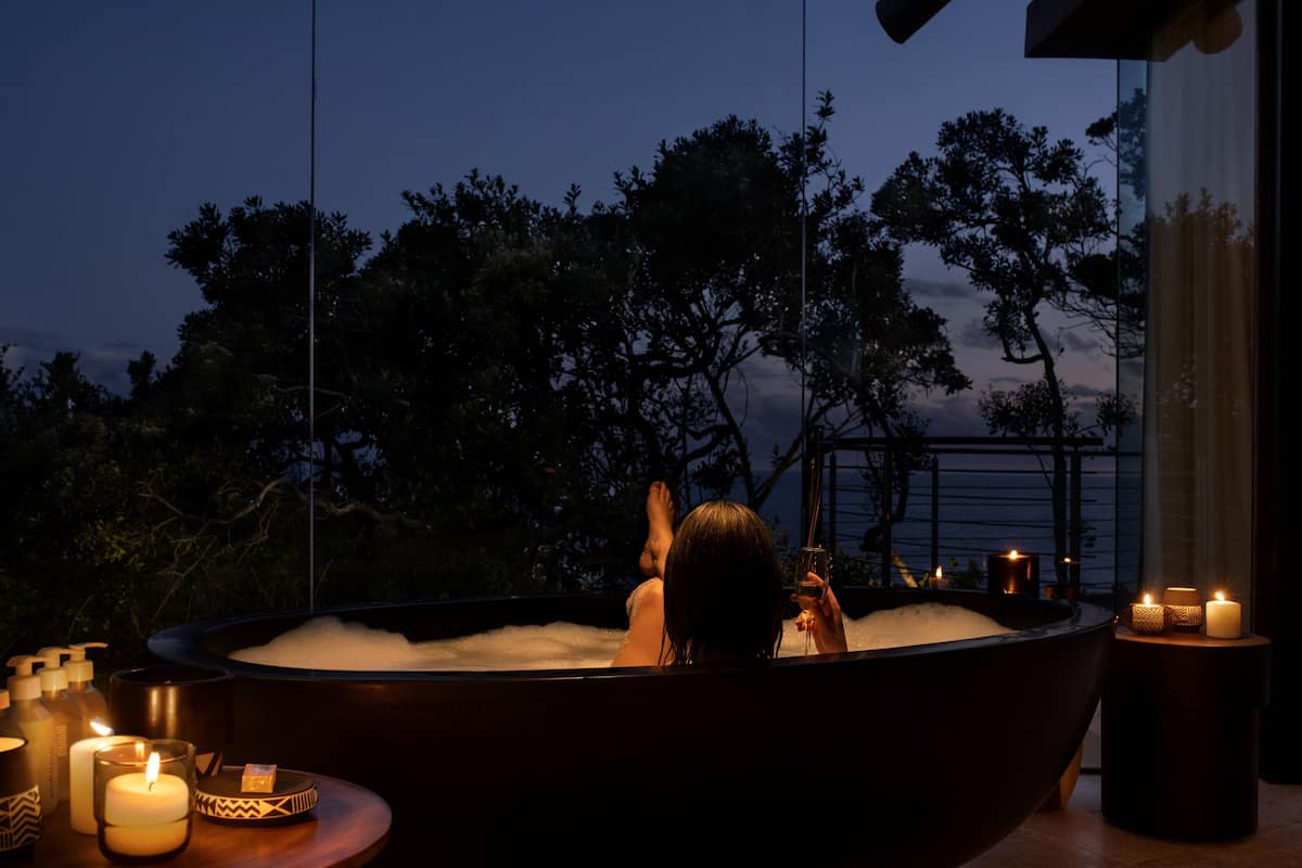 Spa | Tina de hidromasaje, baño de vapor y tratamientos corporales