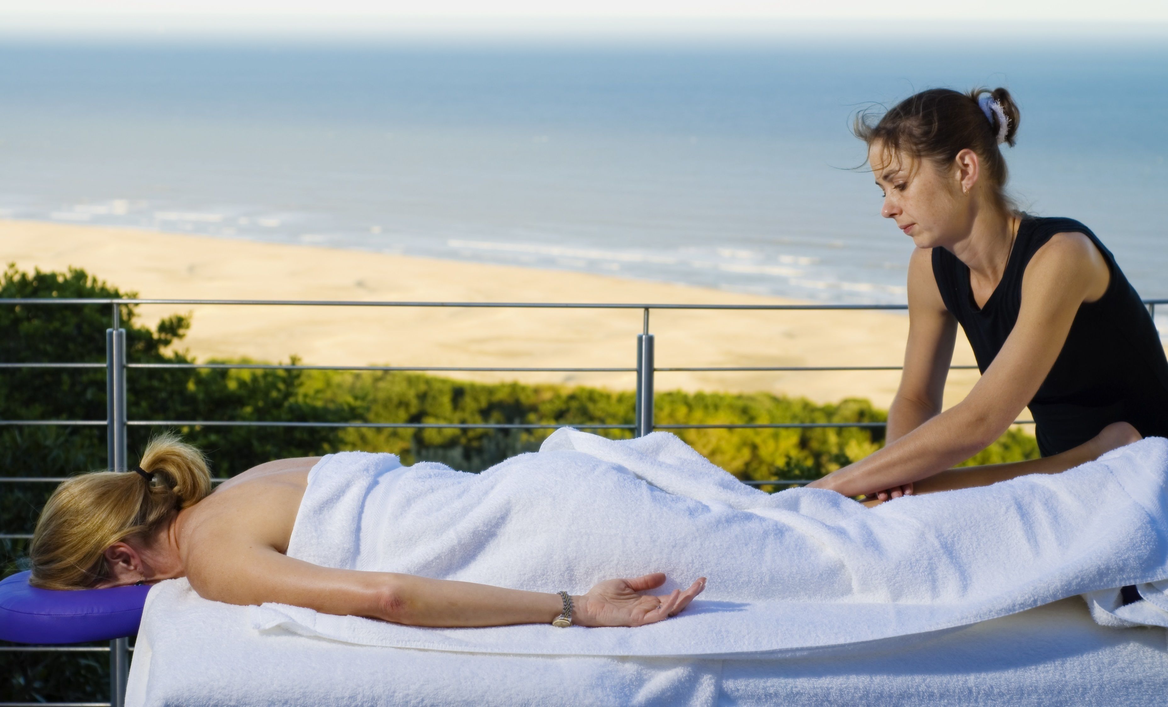 Whirlpool, Dampfbad, Körperbehandlungen, Warmsteinmassagen