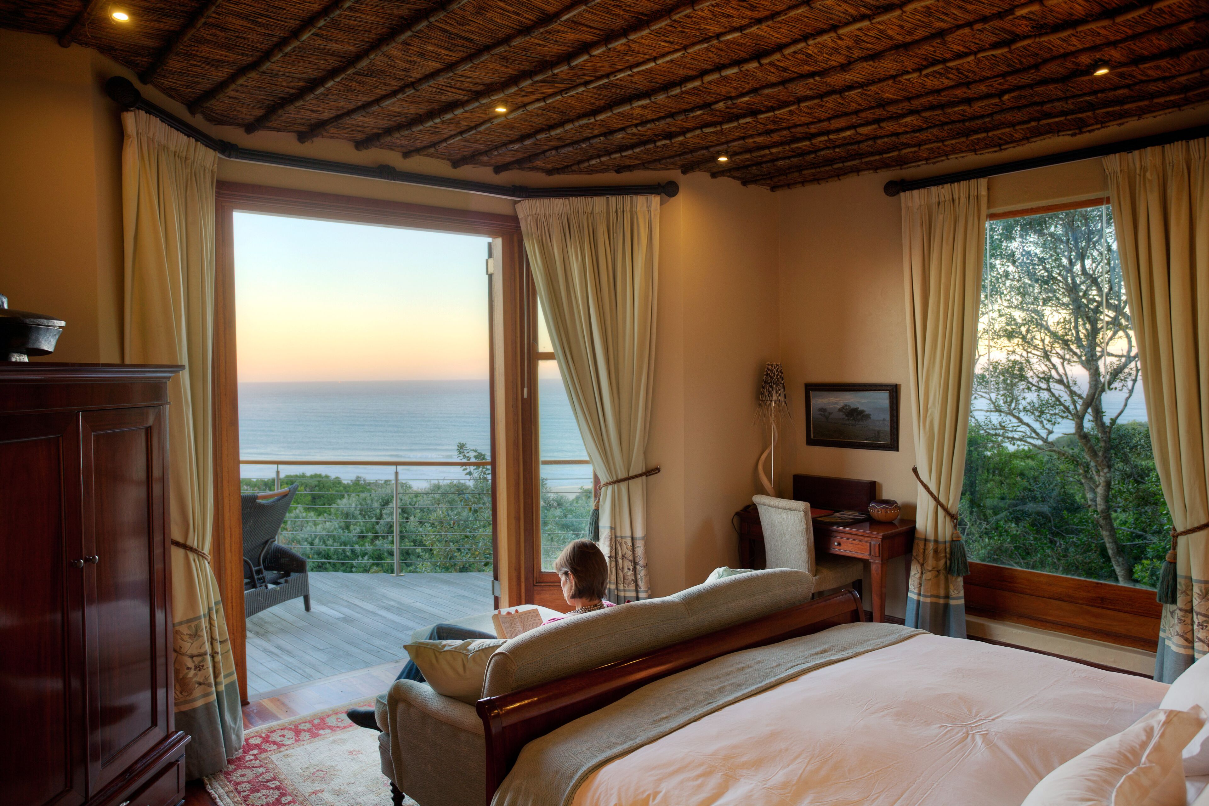 Exclusive House | Hypo-allergenic bedding, Select Comfort beds, minibar, in-room safe